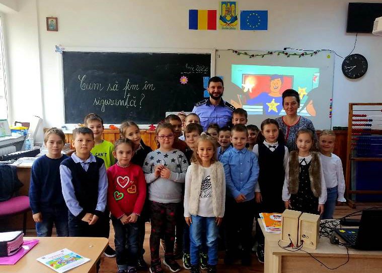 Activitate informativ-preventivă la Școala Gimnazială nr. 6 Grigore Antipa Botoșani - FOTO