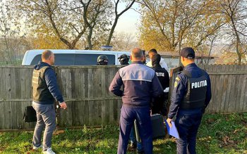 Percheziții la persoane bănuite de …