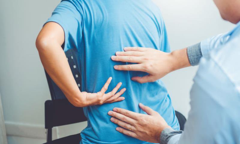 Cum putem trata durerile de spate fără să ajungem la operație