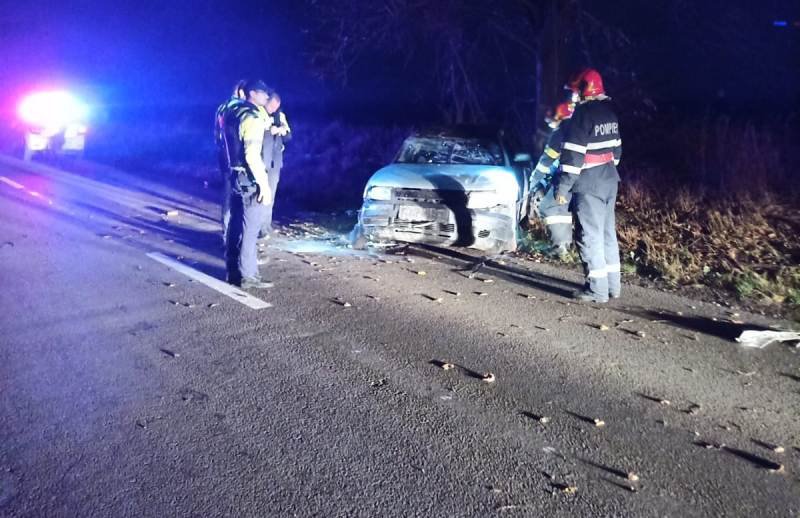 Mașină răsturnată pe o stradă din Dorohoi - FOTO