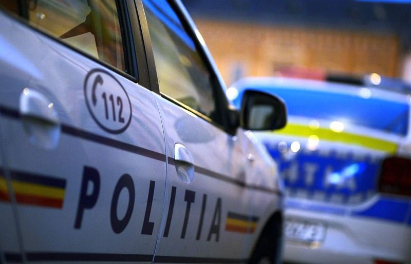 Un şofer băut a fugit de poliţişti, care au reuşit să-l oprească după o umărire în viteză