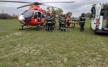 Bărbat preluat de urgență de …