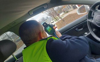 Şi vitezoman, şi fără acte! …