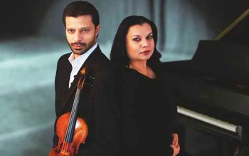 Pianista Andreea Stoica şi violonistul …