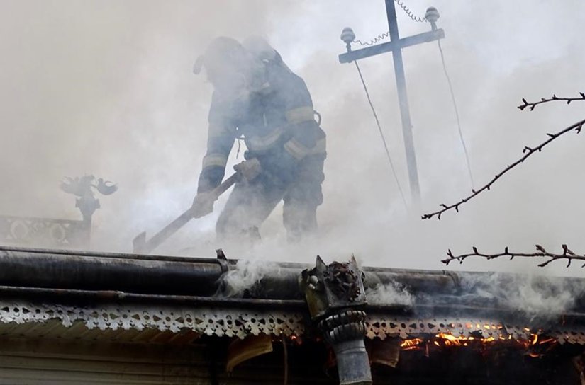 În prag de iarnă, o bătrână de 83 ani a rămas pe drumuri – FOTO