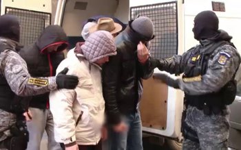 Șase tineri reținuți după ce …