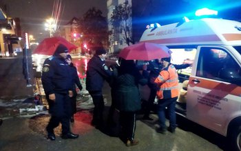 Bărbat căzut pe asfalt salvat …