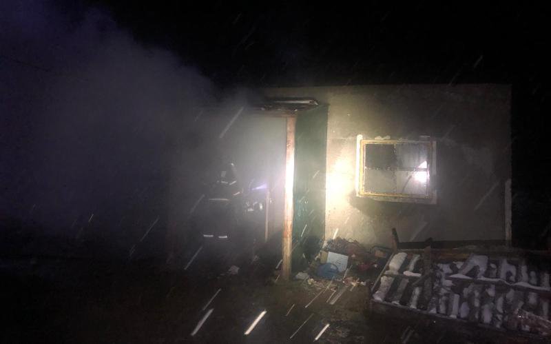 Incendiu la Brăești! O mamă și trei copii au rămas fără acoperiș deasupra capului