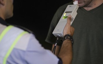 Tânăr depistat sub influența alcoolului, …