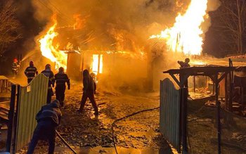 Doi bărbați, tată și fiu, …