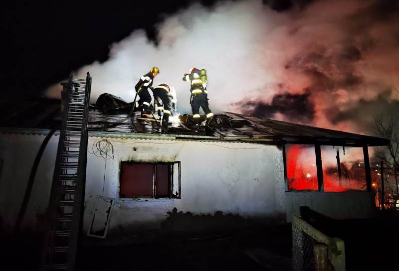 Bărbat din comuna George Enescu ajuns la spital cu arsuri în urma unui incendiu