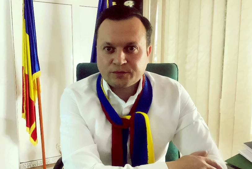 Cătălin Silegeanu: „La mulți ani tuturor celor care iubesc România!”