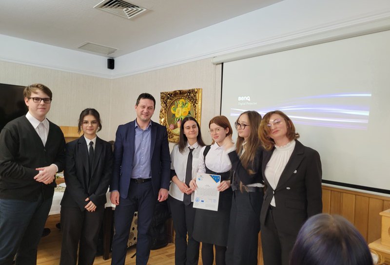 Colegiul Naţional „Mihai Eminescu” Botoşani - Pitch deck – premierea planurilor de afaceri - FOTO