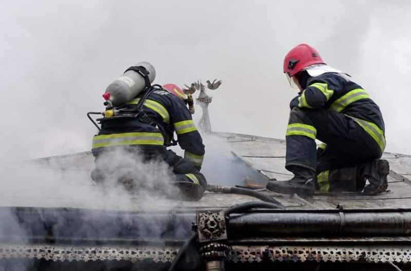Atenție la coșurile de fum necurățate! Incendii izbucnite la casele a două familii din județul Botoșani