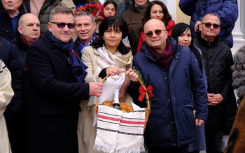 Peste 600 de colindători au …