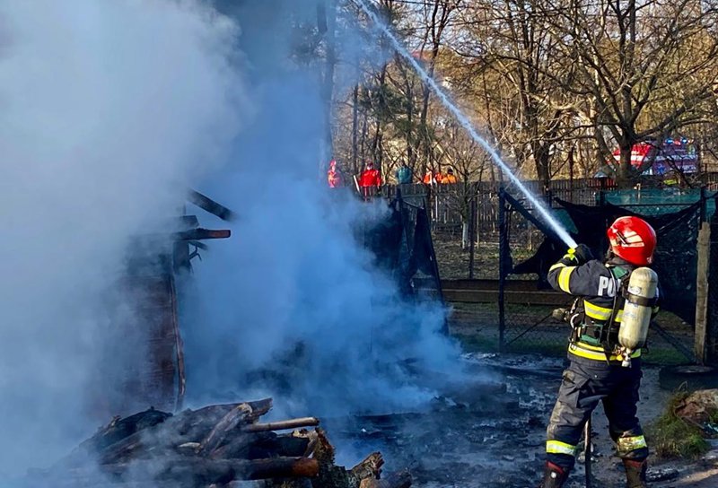 O familie cu patru copii din Botoșani a rămas fără casă în urma unui incendiu puternic - FOTO