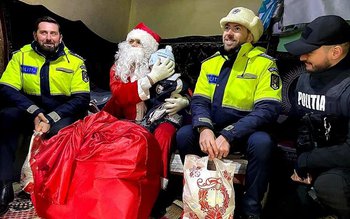 Polițiștii botoșăneni, alături de copii, …