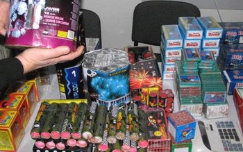 Peste 200 de articole pirotehnice …