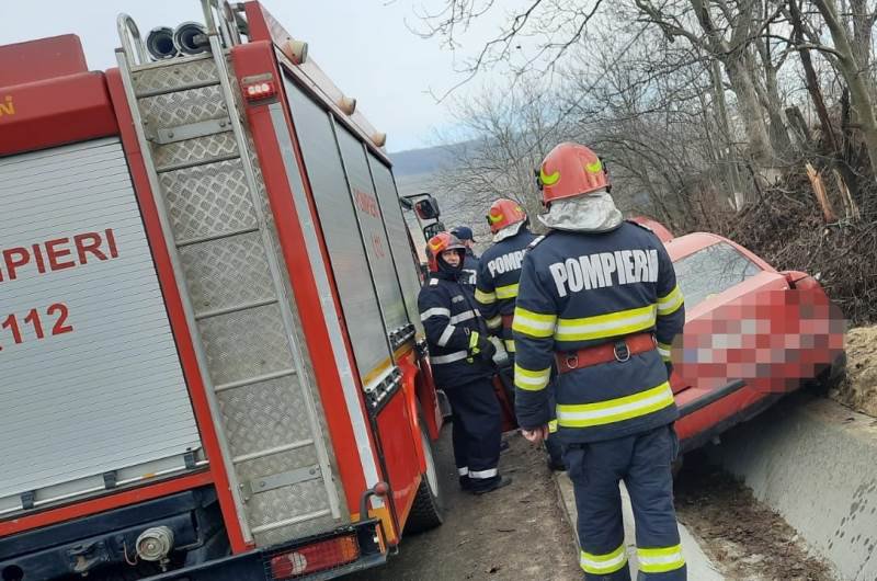 Două tinere au avut nevoie de îngrijiri medicale după un accident petrecut în ajun de Crăciun - FOTO