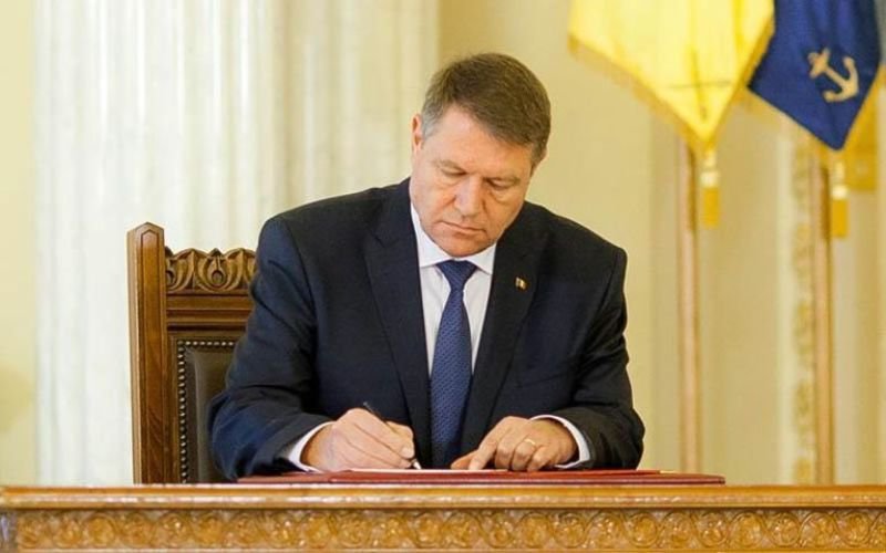 Klaus Iohannis a promulgat legea chiar azi. Toți elevii sunt direct vizați