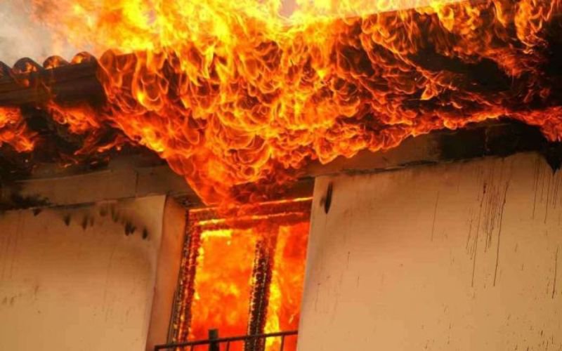 Două case afectate de incendii în ultimele 24 de ore