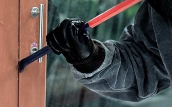 Spargere dată la o școală …