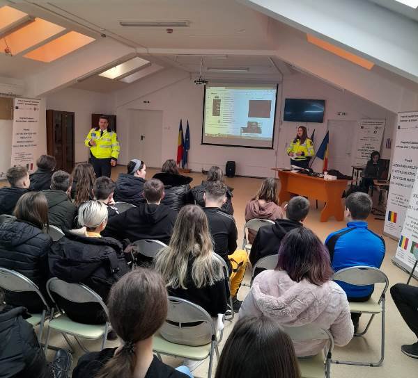 Activități educative preventive efectuate de polițiștii de la Flămânzi - FOTO