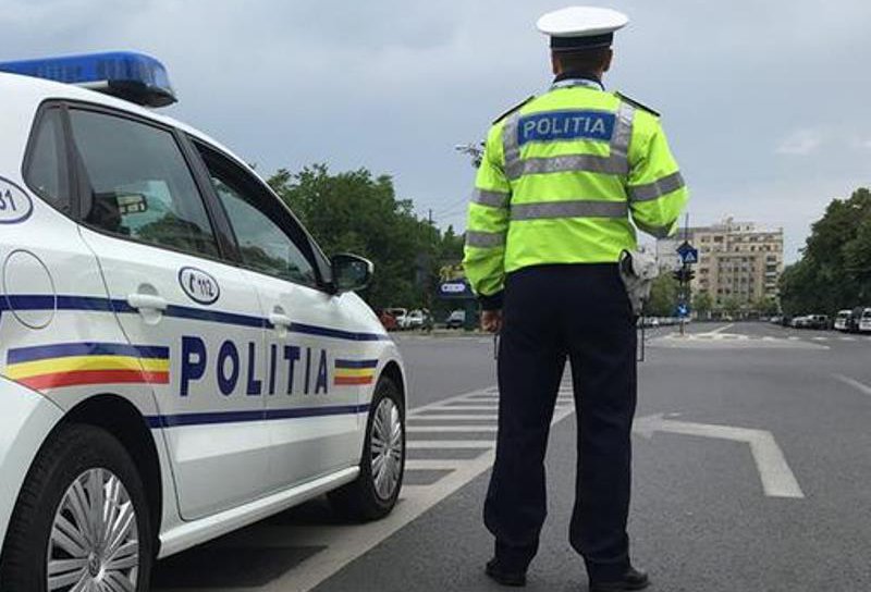 Femeie sancționată de polițiști! Prinsă băută și fără permis la volanul unei mașini fără RCA