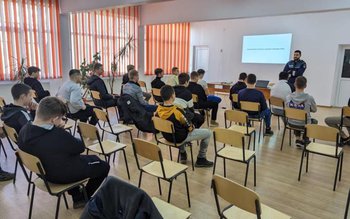 Polițiștii botoșăneni alături de elevii …