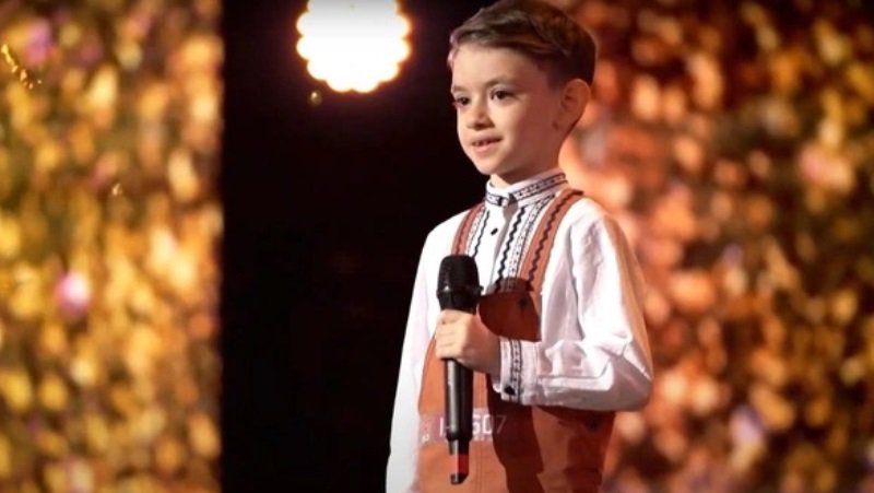 Rareș Prisacariu, băiatul de 7 ani din Botoșani a primit primul Golden Buzz din sezonul 13 de la „Românii au talent”