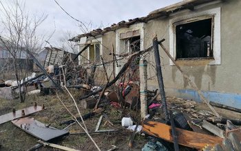 O familie formată din trei …