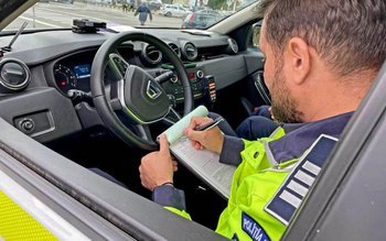 Trei permise de conducere reținute …
