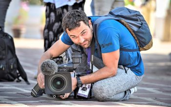 Un cameraman de la Asia …