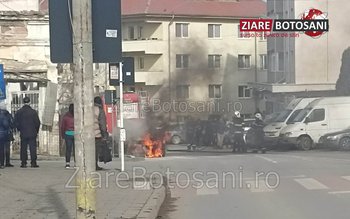 Mașină cuprinsă de flăcări pe …