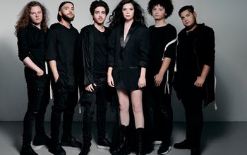 Sărbătoare la Buzz. Concert cu …