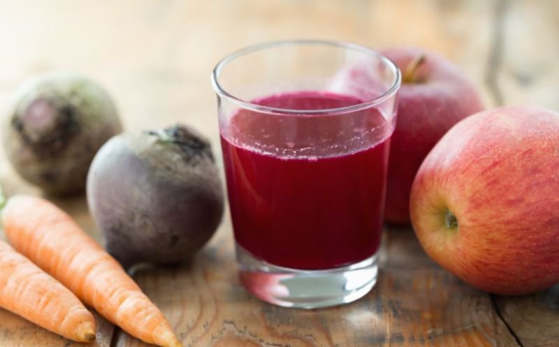 Efectele benefice ale consumului de suc din morcovi, mere și sfeclă