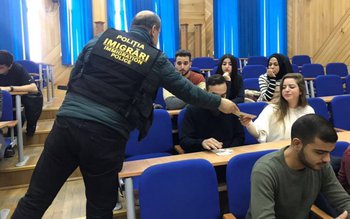 Mii de cereri de azil …