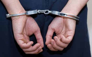 Hoț de portofele trimis în …