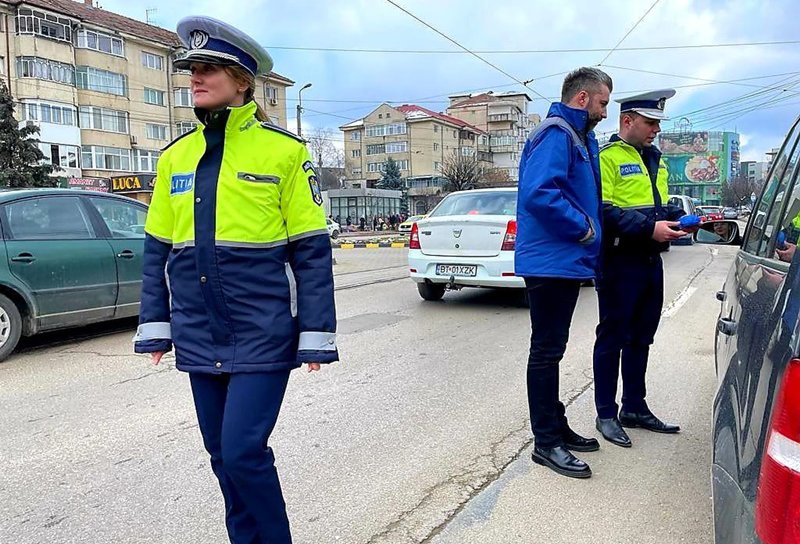 Actiune inedită a polițiștilor rutieri împreună cu reprezentanții Registrului Auto Român - FOTO