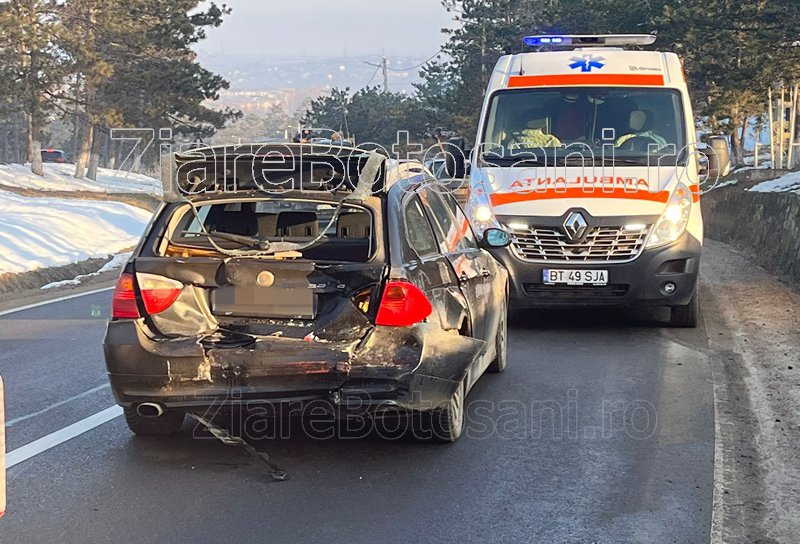 O femeie și doi copii au ajuns la spital în urma unui accident produs la intrarea în Dorohoi - FOTO