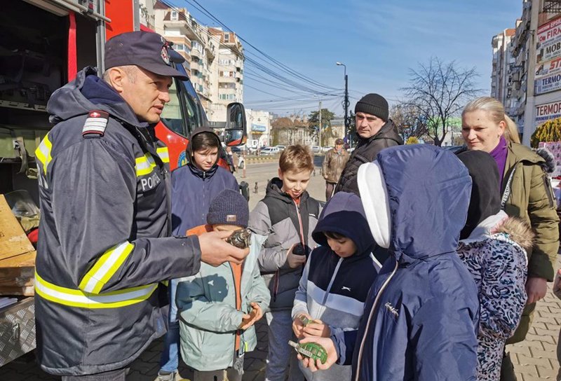 „Împreună, mai pregătiți”. Pompierii botoșăneni continuă campania de informare și educare preventivă - FOTO