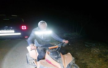 Deşi nu avea dreptul, conducea …