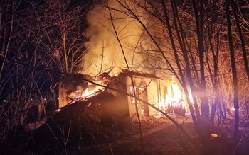 Casă distrusă de flăcări la …