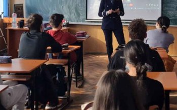 Poliţiştii botoşăneni alături de elevii …