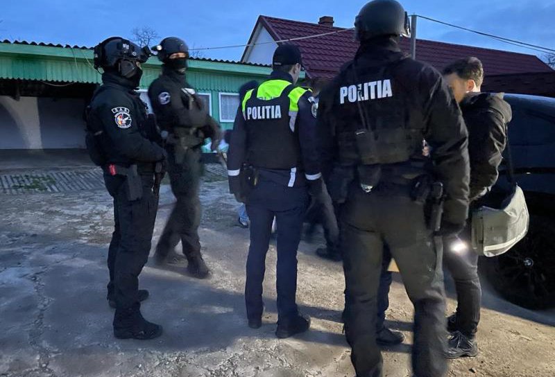 Acțiune de amploare în județul Botoșani! 25 de percheziții efectuate de polițiști în Săveni, Ungureni și Drăgușeni - FOTO