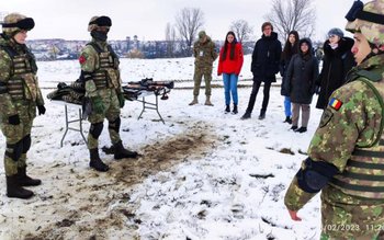 Laurieni în umbra profesioniștilor - …