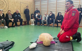 Pompierii botoșăneni alături de copiii …