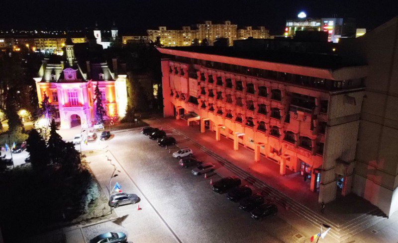 Consiliul Județean Botoșani se alătură Fundației Romanian Angel Appeal de a ilumina în culoarea roșie clădirea Palatului Administrativ