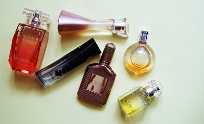 Parfumuri susceptibile a fi contrafăcute, confiscate de polițiști