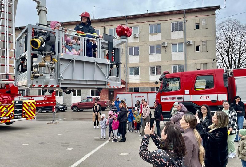 O zi de „Școală Altfel” alături de pompieri - FOTO